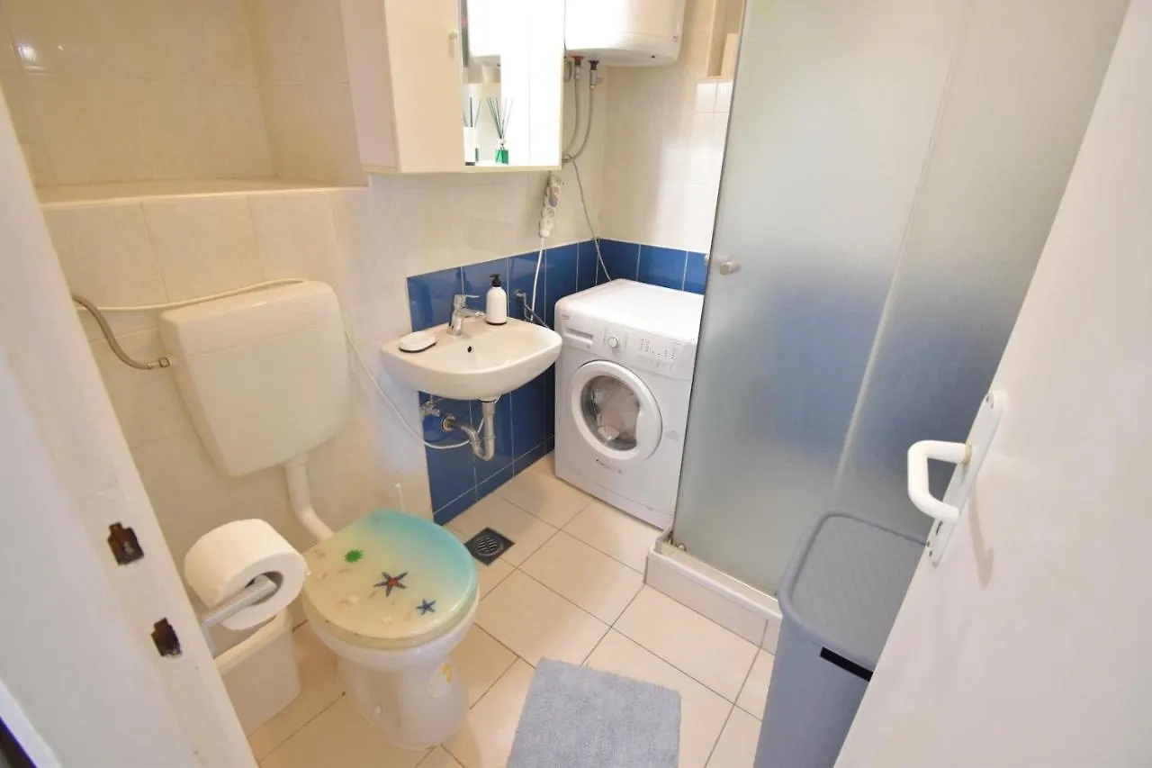 City Centre Apartment With Terrace 2 풀라