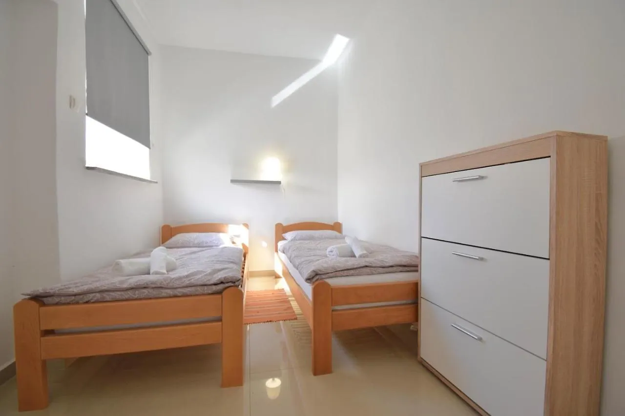 City Centre Apartment With Terrace 2 Pula
